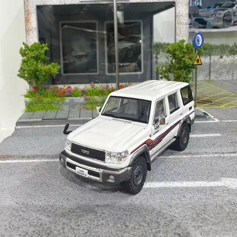 MASSDI Diecast 1:64 Scale Land Cruiser LC76 Off-road Alloy Car Model Finished Simulation Collection Decoration Gift Display