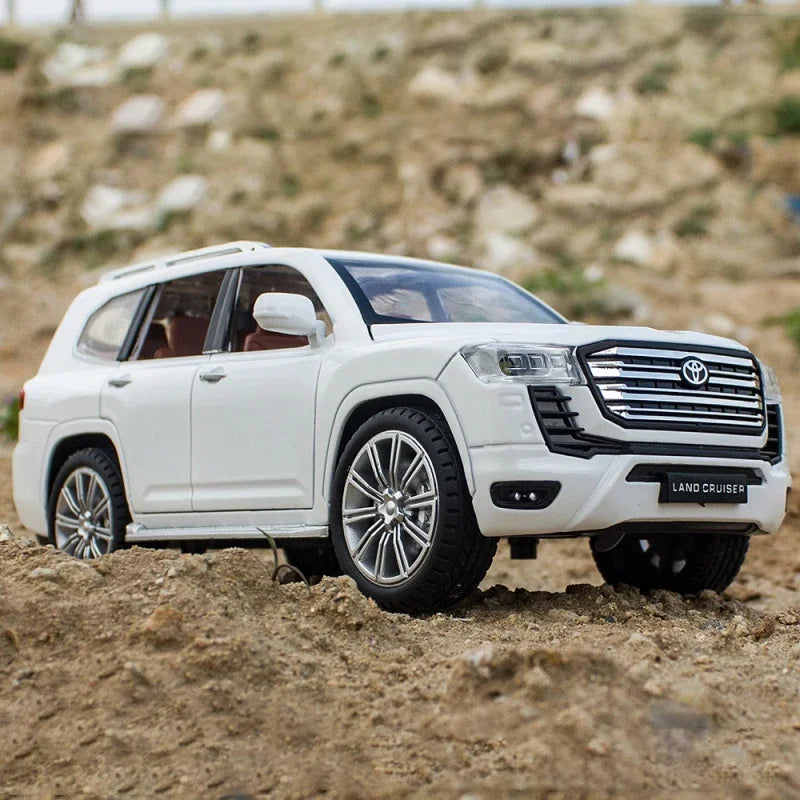 1:24 Toyota Land Cruiser LC300 Diecast Model Car – Sound & Light