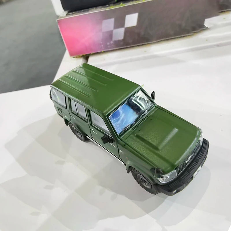 MASSDI Diecast 1:64 Scale Land Cruiser LC76 Off-road Alloy Car Model Finished Simulation Collection Decoration Gift Display