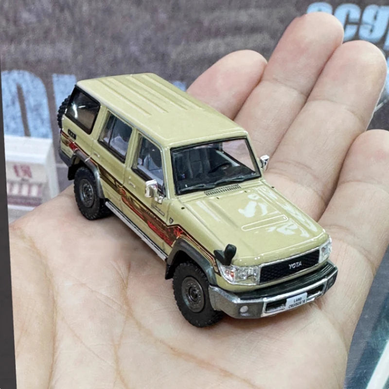 MASSDI Diecast 1:64 Scale Land Cruiser LC76 Off-road Alloy Car Model Finished Simulation Collection Decoration Gift Display